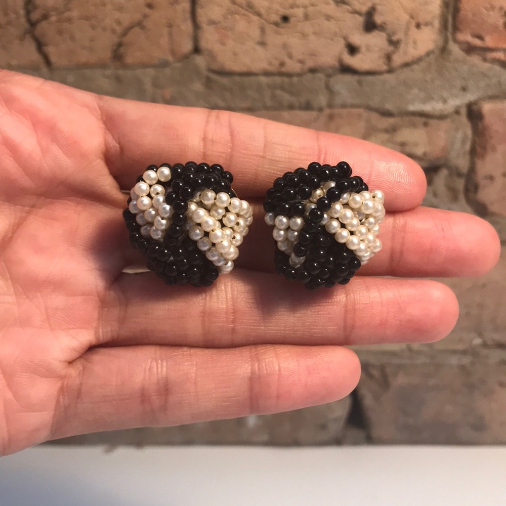 VINTAGE Black & white intertwined beaded earrings